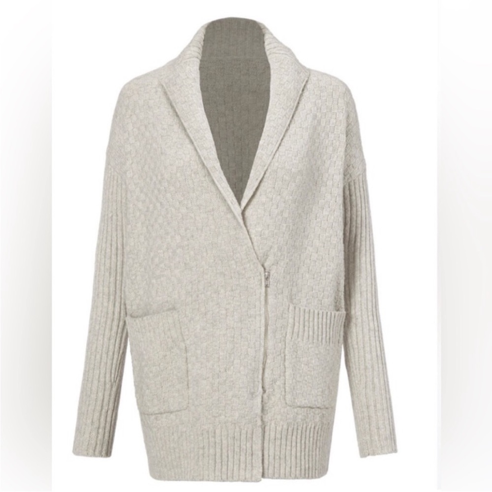 CAbi Zip Cardigan in Heather Oatmeal. Large, NWOT. Fall ‘23.